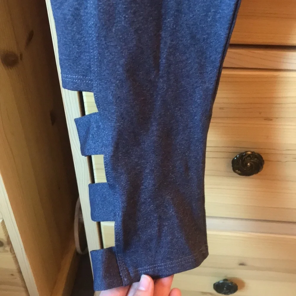 Onzie Slit Capri Leggings in Gray/Blue Color Size Extra Small